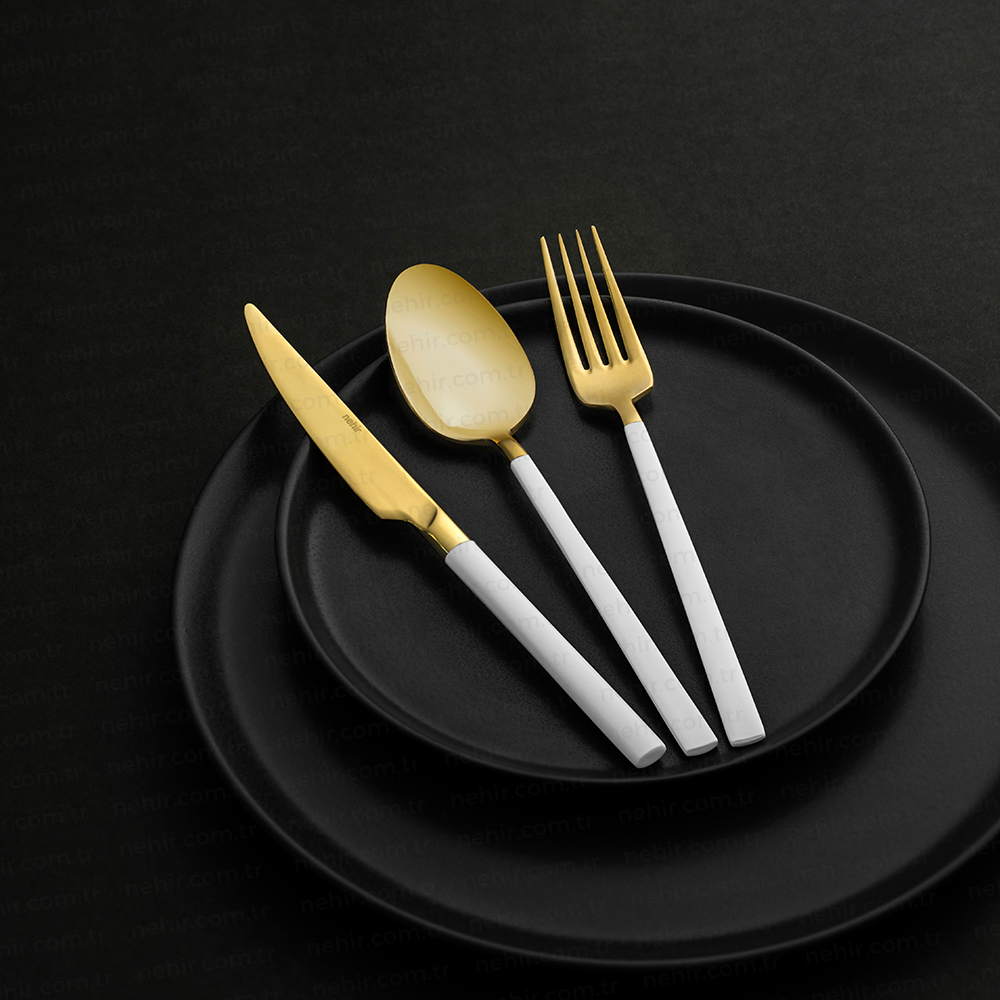 Black & Gold Cake Lift & Knife Set – Tea + Linen